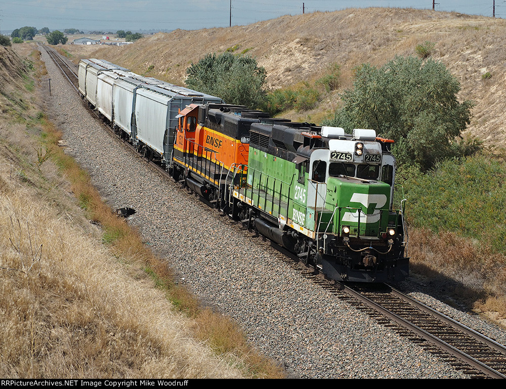 BNSF 2745